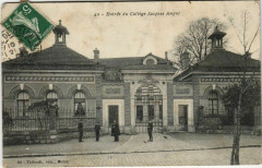 Entrée du Collége Jacques Amyot