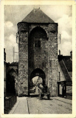 Moret-sur-Loing - Porte de Bourgogne et Grande Rue