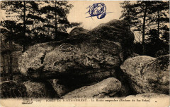 Foret de Fontainebleau - La Roche suspendue (Rochers du Bas Brean à Fontainebleau