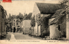 Marlotte - La Grande Rue et l'Hotel de la Renaissance