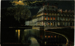 Fontainebleau Le Palais L'Etang et le Pavillon du Musée Chinois à Fontainebleau