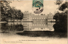 Palais de Fontainebleau - L'Etang des Carpes à Fontainebleau