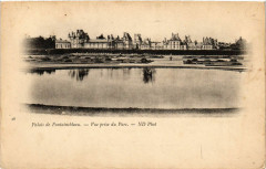 Palais de Fontainebleau - Vue prise du Parc à Fontainebleau