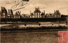 Fontainebleau - Le Chateau et le Parterre à Fontainebleau