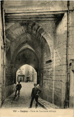 Lagny - Porte de l'ancienne Abbaye