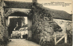 Vallée de Chevreuse - Chevreuse Chateau de la Madeleine Entrée