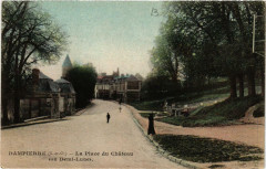 Carte postale ancienne La Place du Château (ou Demi-Lune)
                                                                     à Dampierre-en-Yvelines
                                