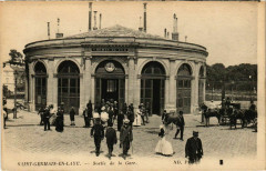 Saint-Germain-en-Laye - Sortie de la Gare à Saint-Germain-en-Laye