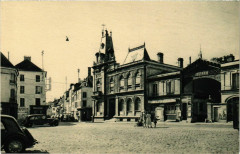 Meulan - Place Gency - La Mairie