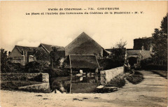 Vallée de Chevreuse Chevreuse La Mare et l'entrée des communs.. à Chevreuse