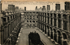 Saint-Germain-en-Laye - Cour interieure du Chateau (Xvi s à Saint-Germain-en-Laye