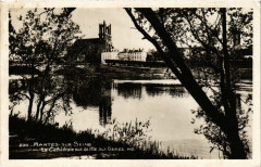 Mantes-sur-Seine - La Cathedrale vue de l'Ile aux Dames
