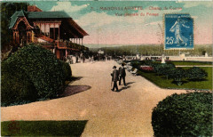 Maisons-Laffitte - Champ de Course - Vue générale du Pesage à Maisons-Laffitte