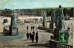 Versailles - La Cour du Chateau et la Caserne au Genie à Versailles
