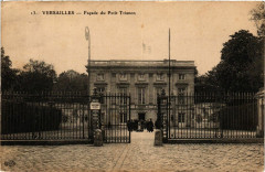 Versailles - Facade du Petit Trianon à Versailles