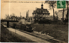 Maisons-Laffitte - Le Pont du Chemin de Fer et l'Hotel de Ville à Maisons-Laffitte