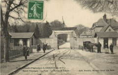 Entrée Principale-La Poste-Le Bureau de Tabacs