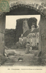 Chevreuse-Entrée de la Ferme de la Madeleine à Chevreuse