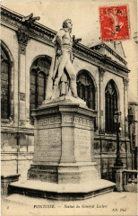 Pontoise - Statue du Général Leclerc à Pontoise