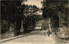 Isle-Adam - Rue de Conti et Monument Commemorant