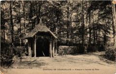 Chateau de Courcelles - Kisque á l'Entrée du Parc