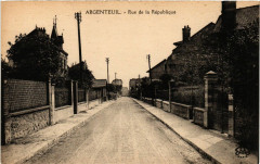 Argenteuil - Rue de la République -
																					95100 Argenteuil
																			