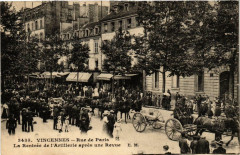 Vincennes Rue de Paris. La Rentree de l'Artillerie apres une Revue. -
																					94300 Vincennes
																			