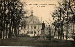 Vincennes - Statue de Daumesnil et la Mairie -
																					94300 Vincennes
																			