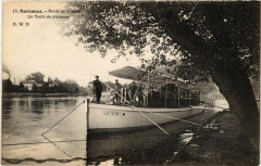 Suresnes - Bords de la Seine-Un Yacht de plaisance à Suresnes