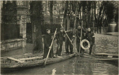 Asniéres - Inondations - Une equipe des Sauveleuce de la Basse.. -
													92 Hauts de Seine
												