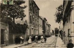 Courbevoie Rue Rouget de l'Isle-Sortie des Filles à Courbevoie