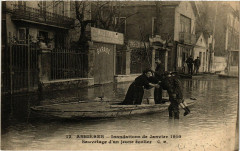 Asnieres Inondations 1910-Sauvetage d'un jeune écolier