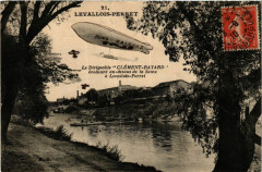 Carte postale ancienne Levallois Perret Le Dirigeable Clément Bayard évoulant au dessus
                                                                     à Levallois-Perret
                                