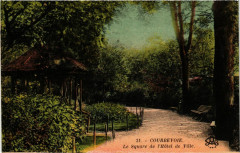 Courbevoie - Le Square de l'Hotel de Ville à Courbevoie
