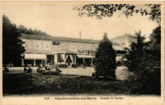 Devant le Casino à Charbonnières-les-Bains