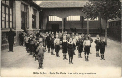 Noisy-le-Sec. - Ecole Sainte-Croix - Les petits en gymnastique à Noisy-le-Sec