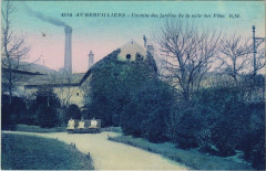 Aubervilliers - Un coin des jardins de la salle des fetes à Aubervilliers
