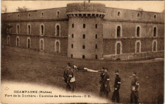 Champagne Fort de la Duchere. Exercice de Brancardiers