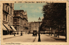 Lyon Place Jean-Mace. Mairie du VIIe arr. à Lyon
