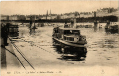 Lyon La Saone et Bateau-Mouche à Lyon