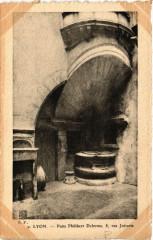 Lyon Puits Philibert Delorme à Lyon