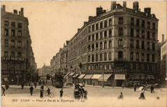 Lyon-Place et Rue de la Republique à Lyon