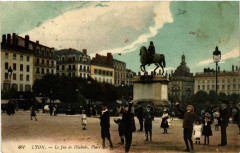 Lyon-Le Jeu de Diabolo Place Bellecour à Lyon
