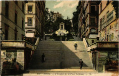 Lyon-L'Escalier de la Place Sathonay -
																					69000 Lyon
																			