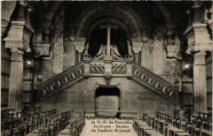 Lyon-Basilique de N.-D. de Fourviere. La Crypte-Escalier à Lyon