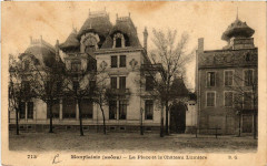 Monplaisir La Place et le Chateau Lumiere