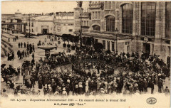 Lyon Un concert devant le Grand Hill à Lyon
