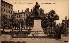 Lyon Place de la Croix Rousse-Statue de Jacquard à Lyon