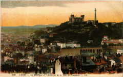 Lyon La Basilique et l'Ascenseur de la Tour de Fourviere à Lyon