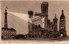 Lyon-Projections de l'Ascenseur de Tour de Fourviere s Basili à Lyon